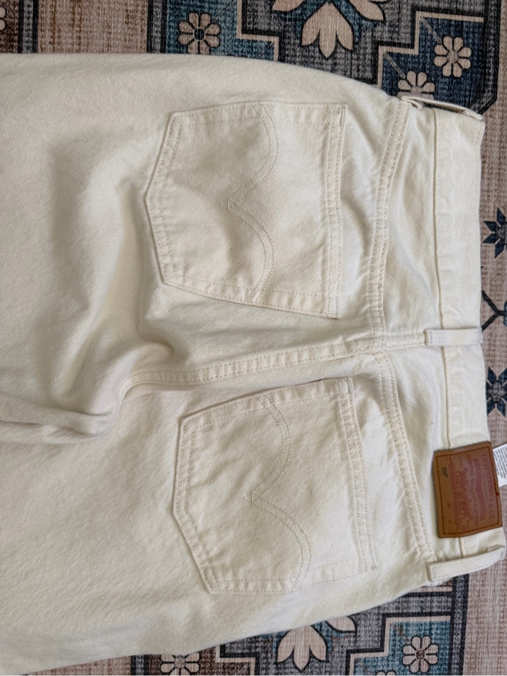 Levi’s 501s ecru 27x28